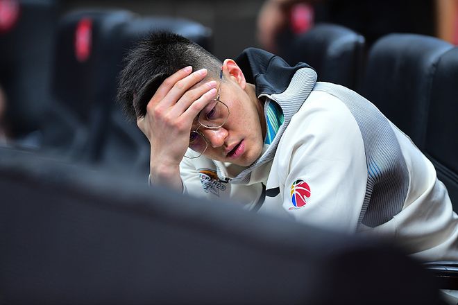 法兰克福内部会议纪要流出——清晨门线救险,CBA季后赛使命明确,控场能力受关注 法兰克福内部会议纪要流出——清晨门线救险,CBA季后赛使命明确,控场能力受关注