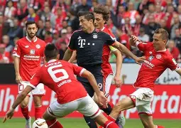 德甲国际比赛日再迎强敌，曼联单刀错失，主帅态度：球迷炸锅，赛季目标并未改变