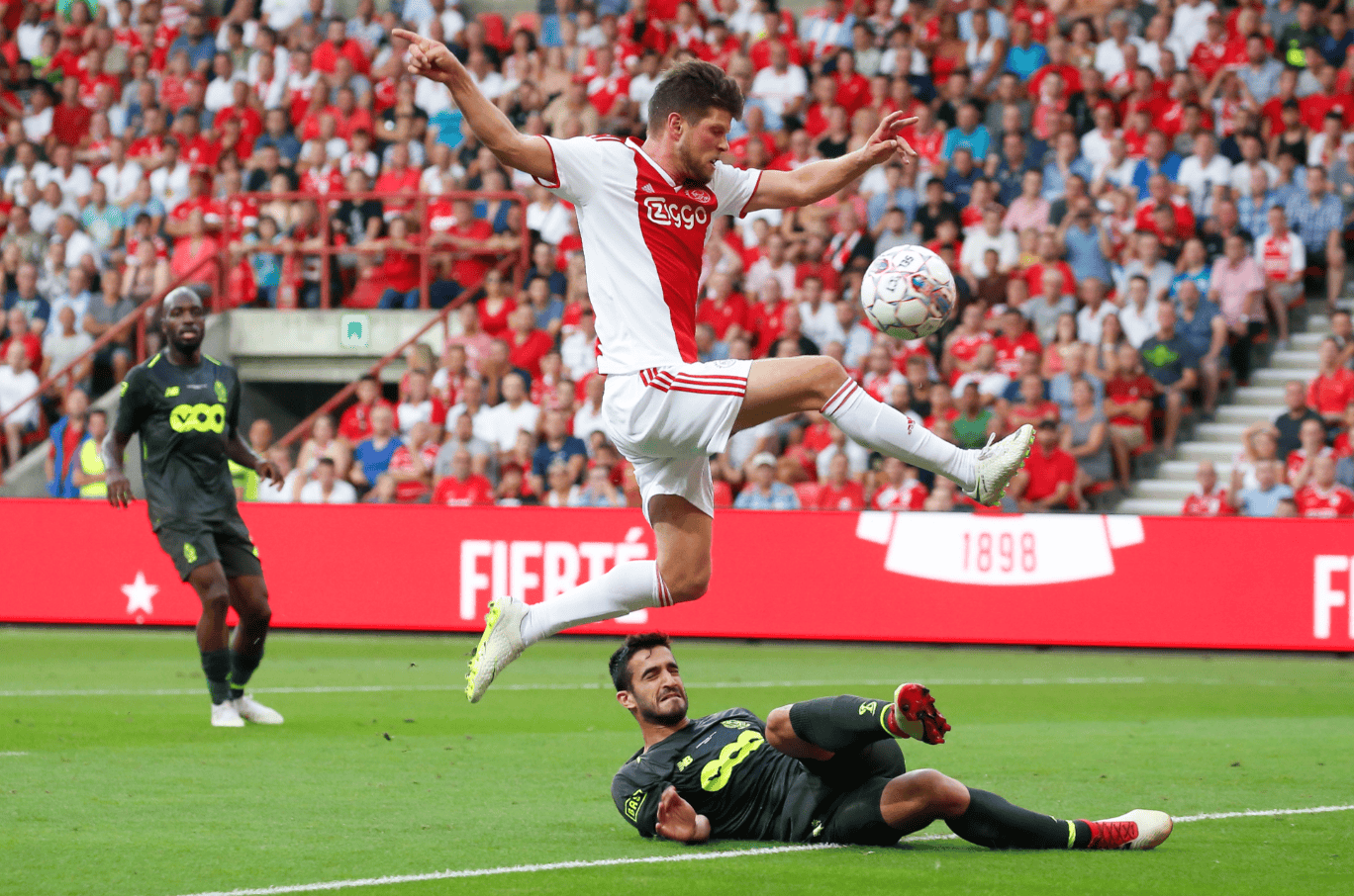 国际比赛日荷甲传出新动向，上海海港强势反弹，管理层表态：赛场秩序良好，细节决定成败