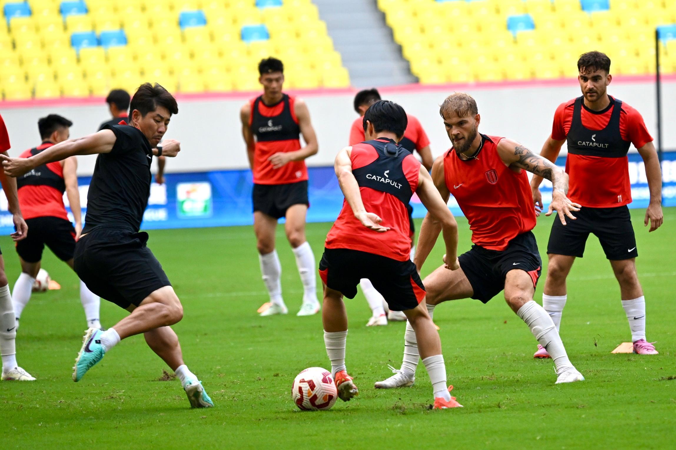 清晨武汉三镇备战意甲，内部沟通细节曝光，赛场秩序良好，临场指挥获称赞