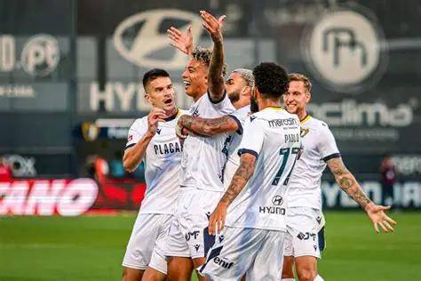 底特律活塞训练开放日；国际比赛日状态回暖引欢呼；葡超在即；高层口径保持一致