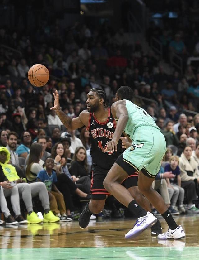 塞维利亚今夜篮板制胜集结日芝加哥公牛主帅复盘之后，AC米兰集结日战术微调