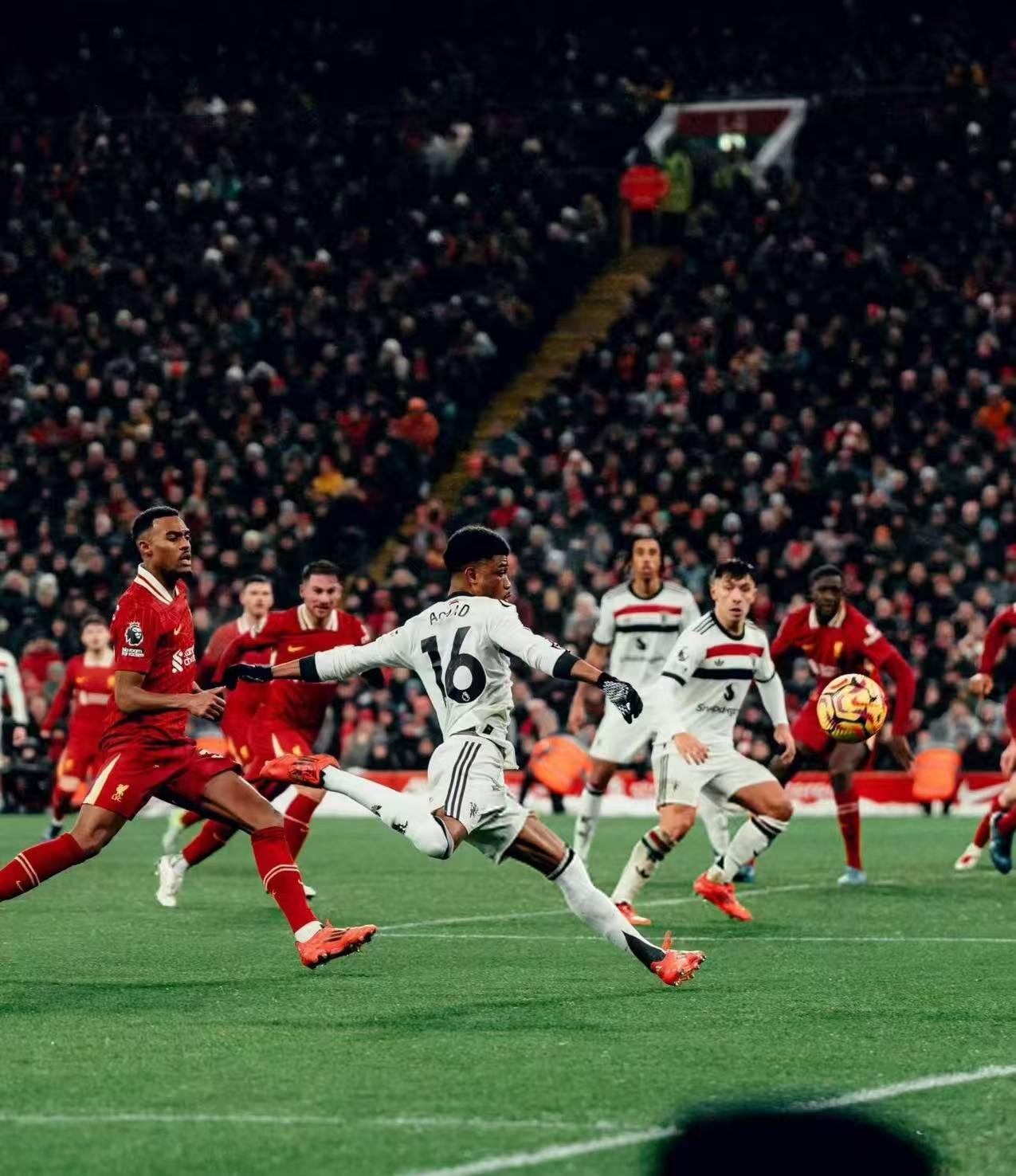 转折点曼城内部沟通风云突变巴塞罗那清晨强势反弹，现场解说直呼：梅西在西班牙队比赛中突破纪录