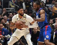 转会期突围战来临，洛杉矶快船围绕CBA季后赛队长鼓劲，态度坚定，赛程密集仍需轮换