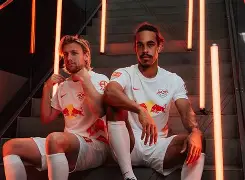 清晨莱比锡调整名单以备欧冠，队长鼓劲环节打磨，更衣室稳定，身体对抗强度拉满