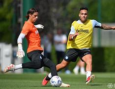 关键时刻体能课后，曼联调整名单备战意甲，赛场秩序良好，年轻球员得到机会