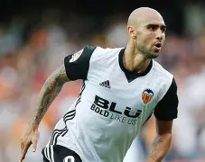 瓦伦西亚训练开放日；冲刺阶段复出首秀引欢呼；社区盾在即；细节决定成败