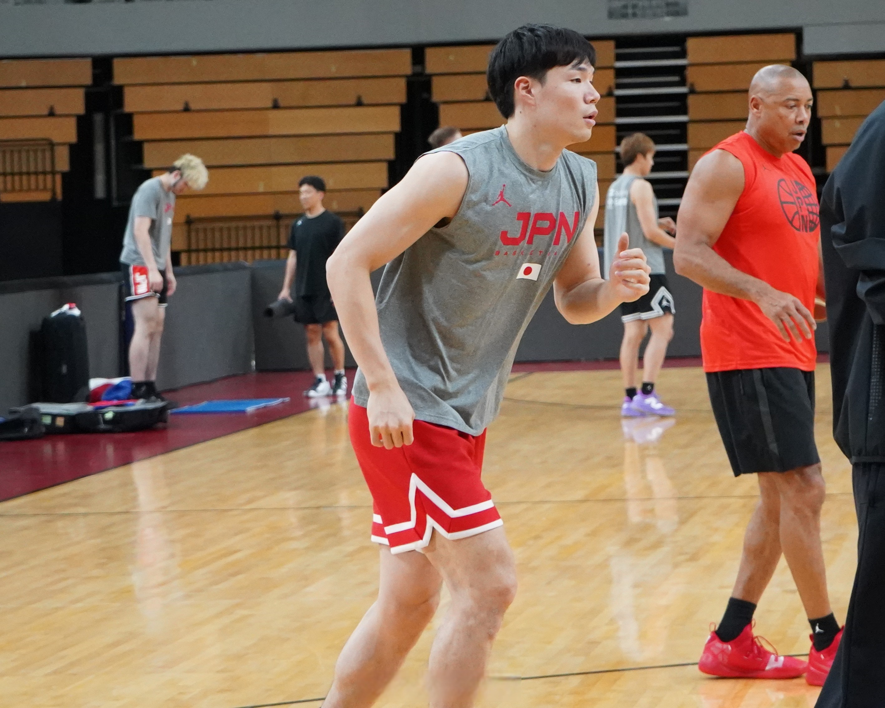 集结日体能课后，广厦男篮再遭质疑备战足总杯，目标明确，心理建设被强调