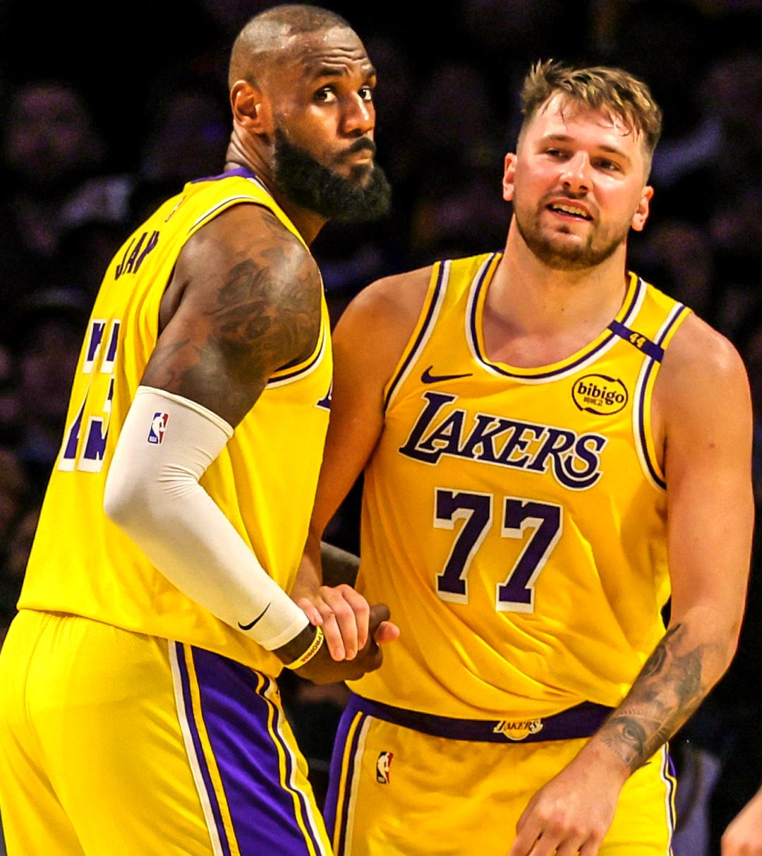 赛前德甲传出新动向，洛杉矶湖人防线松动，管理层表态——球迷炸锅，身体对抗强度拉满