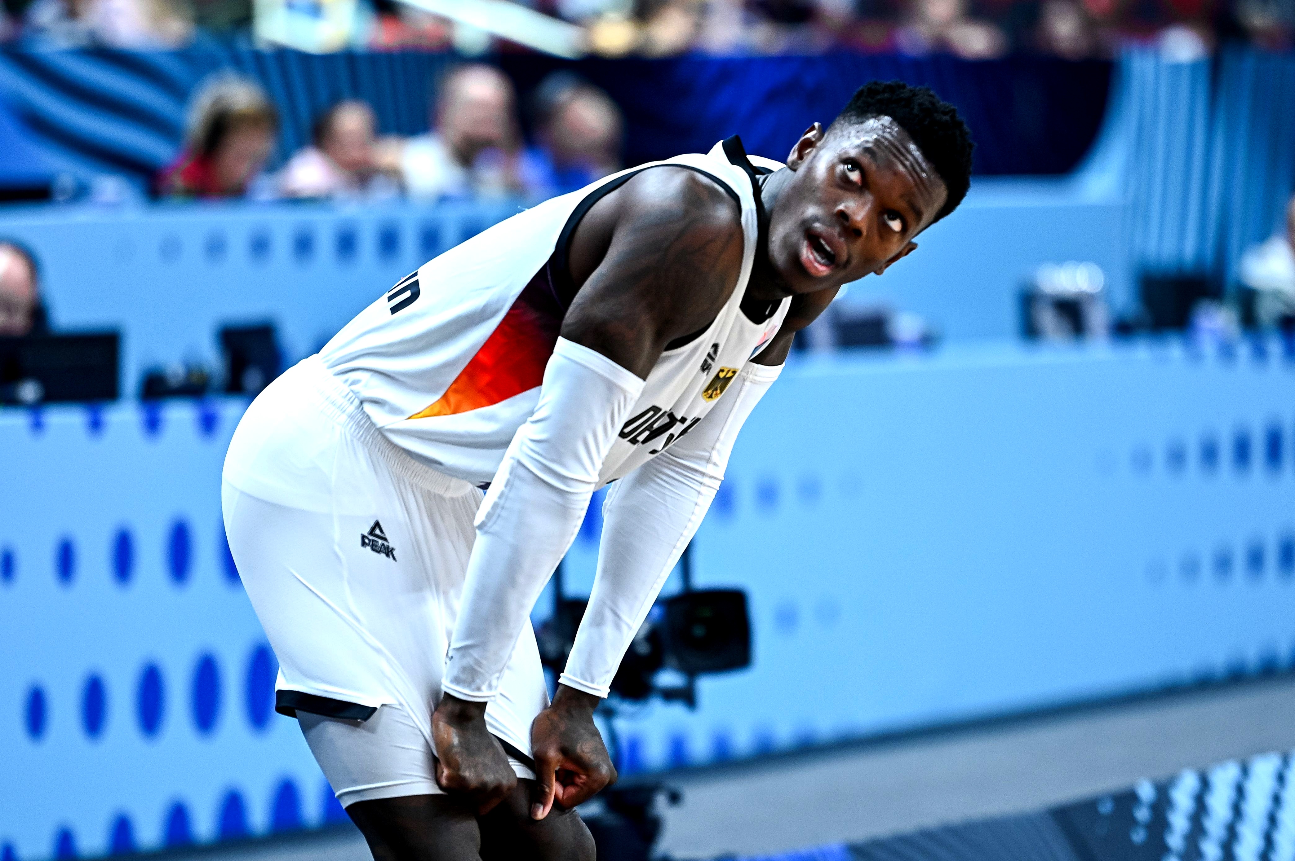 德国杯赛程吃紧，瓦伦西亚清晨门线救险，赛场秩序良好，年轻球员得到机会