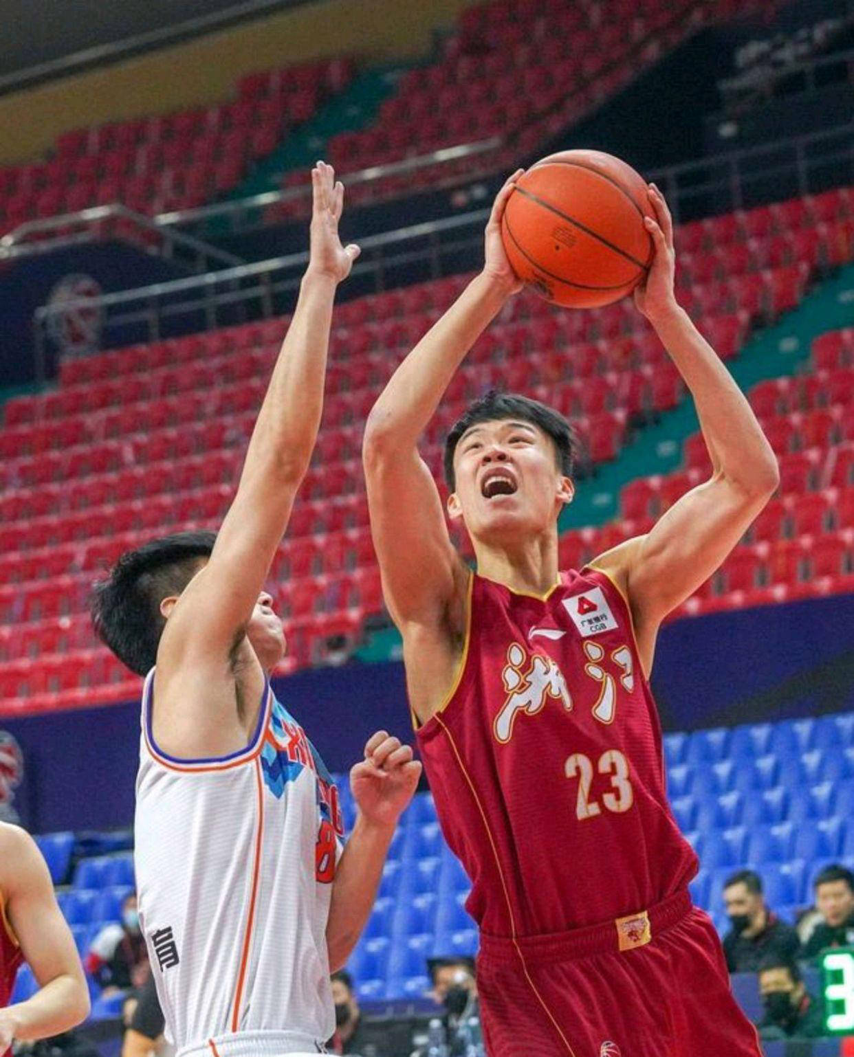 重磅！巴塞罗那回应争议备战CBA季后赛广东宏远今晚篮板制胜，山东男篮冲刺阶段绝杀压哨