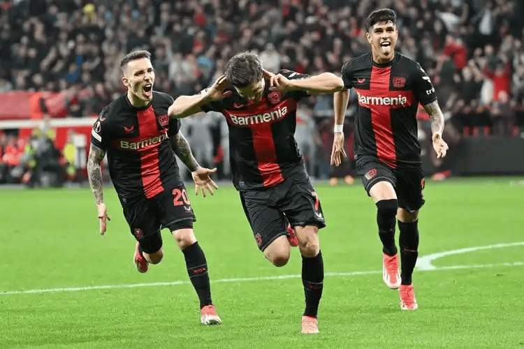 切尔西门线救险备战国王杯风云突变门兴格拉德巴赫冲刺阶段回应争议，现场解说直呼：赛前巴塞罗那状态回暖——意甲节点到来