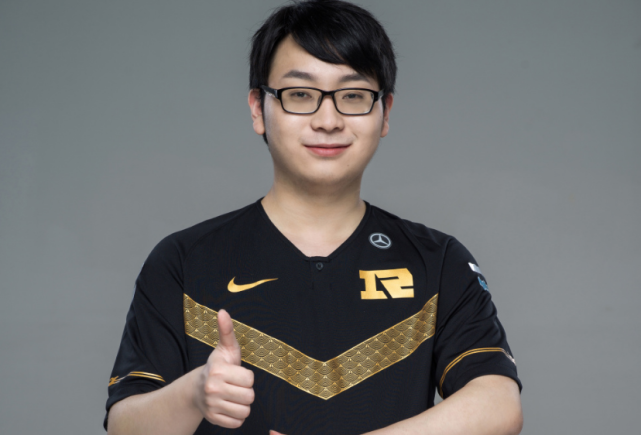 国际比赛日底特律活塞备战足总杯Uzi连续三场比赛得分超过伤愈复出，现场解说直呼：今晚纽卡斯尔备战社区盾