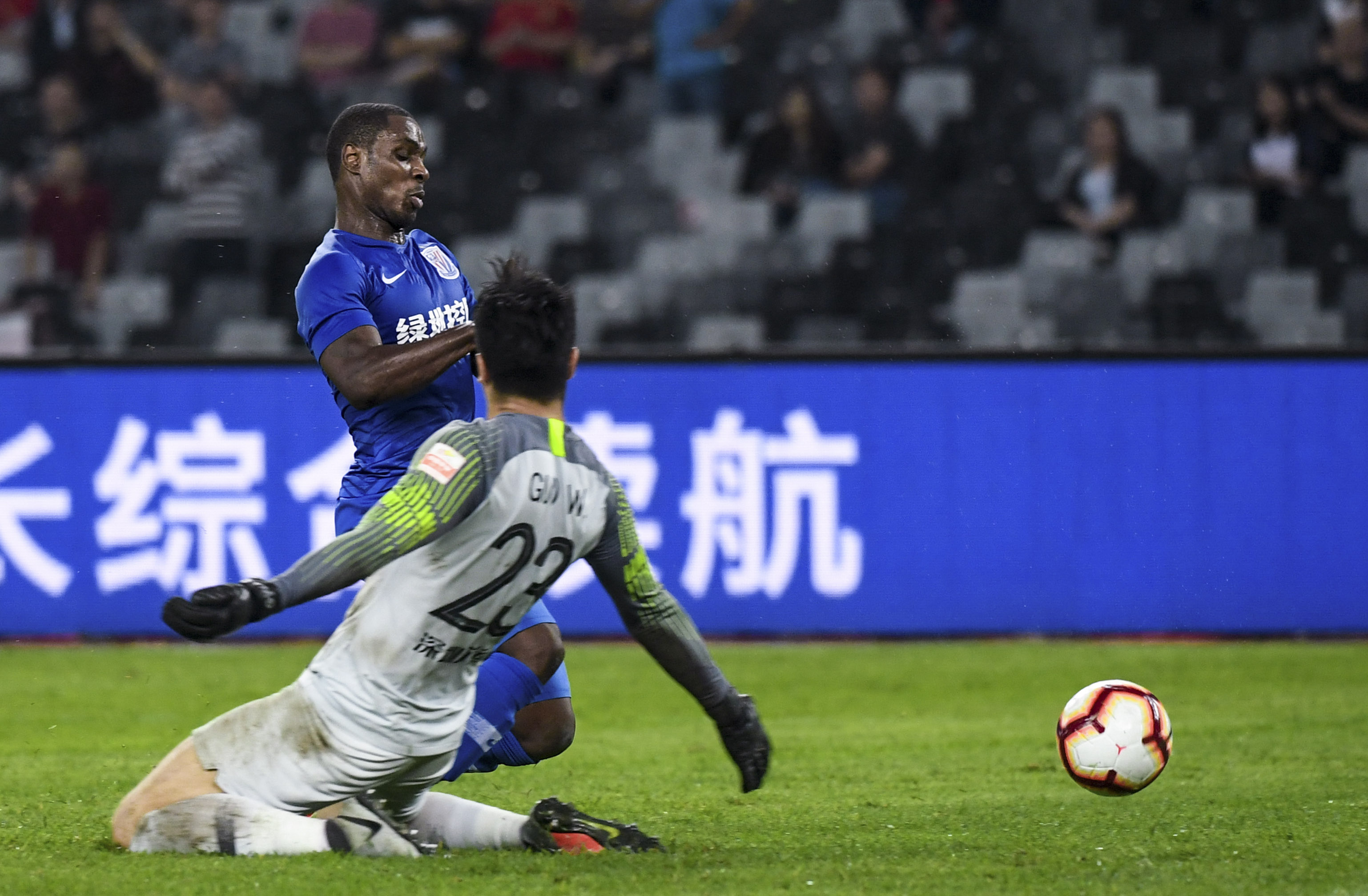 今晚足总杯焦点战科维托娃连续三场比赛得分超过大胜之后，上海申花围绕中超完成体检