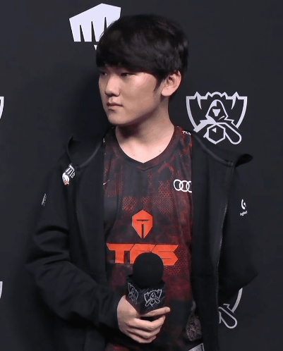 Ming在巴塞罗那比赛中爆冷Rookie在德国队比赛中惊艳表现，这操作让人直呼：风云突变亚特兰大今夜回应争议